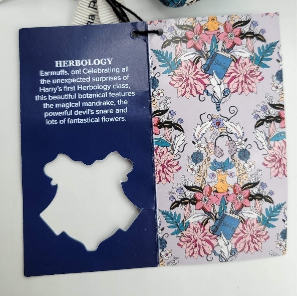 Vera Bradley Harry Potter Herbology Mandrake Cosmetic Bag - Picture 5 of 7